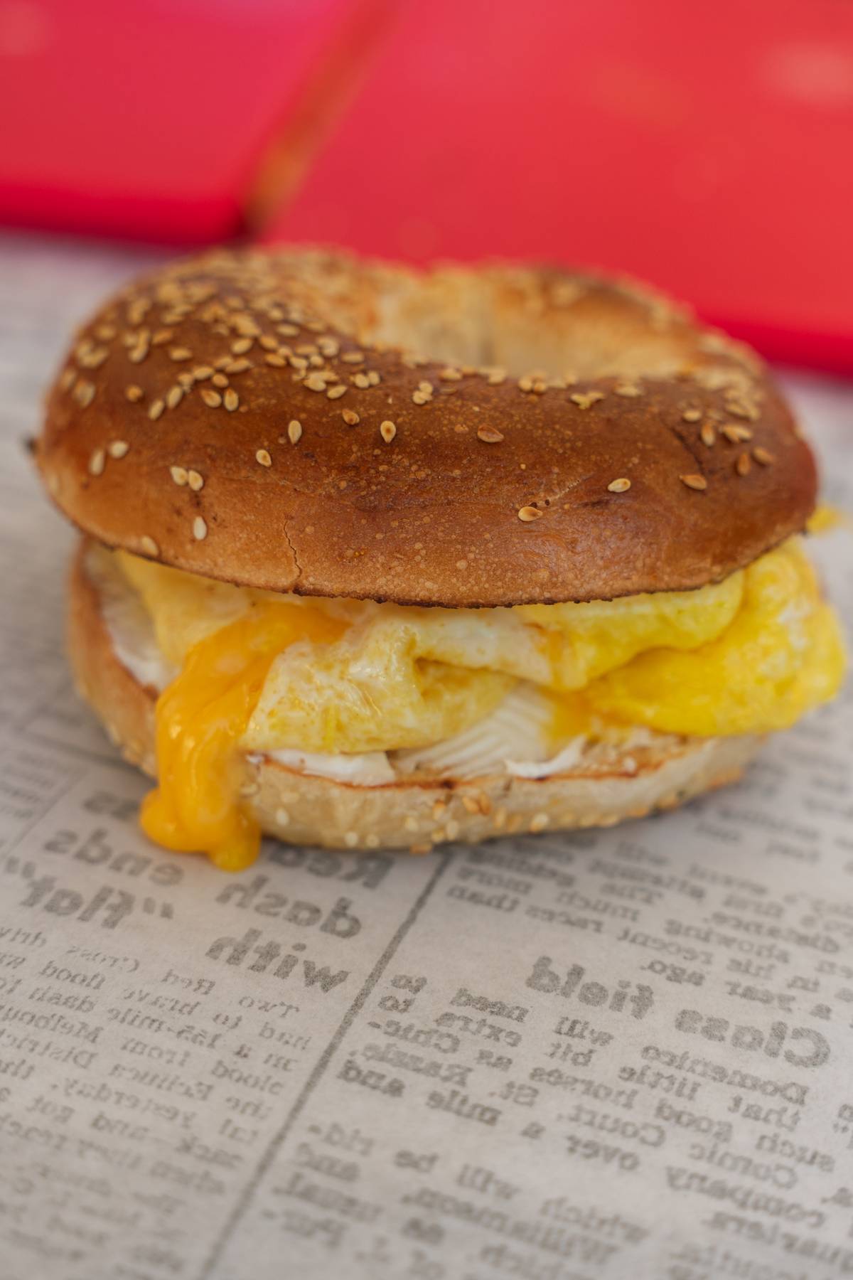 Omelette and cheddar bagel